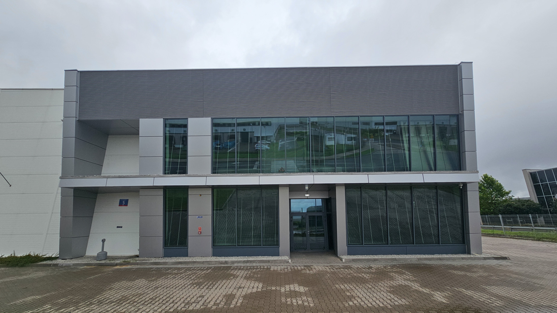 Budynek usługowy z częścią magazynową